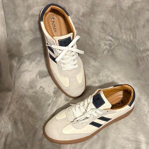 Plover Men's Cream Sneakers with Navy Stripes and Tan Sole